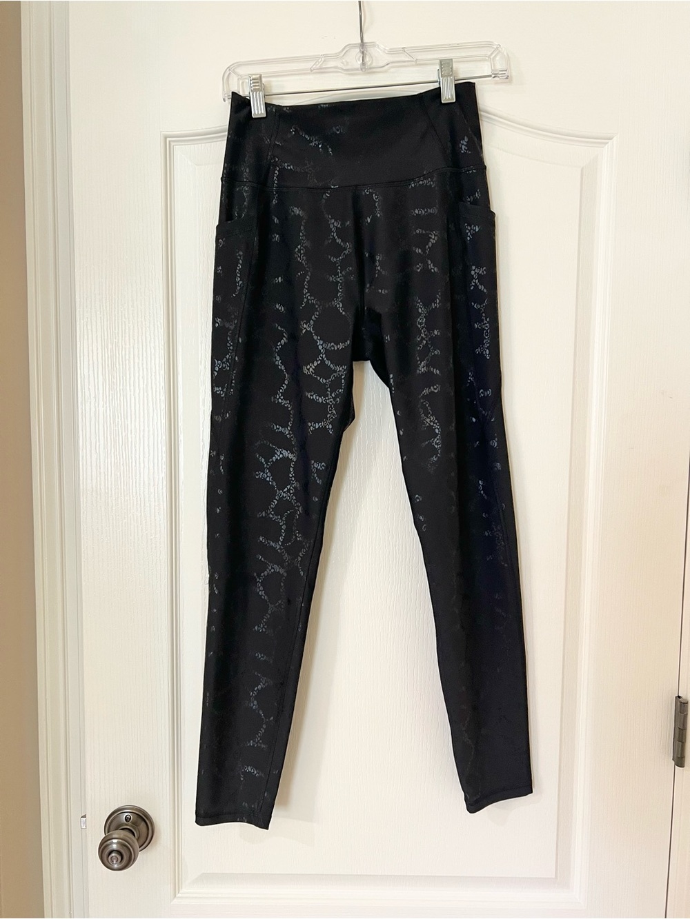KINESIS Black High-Rise Active Leggings with Subtle Snake Print